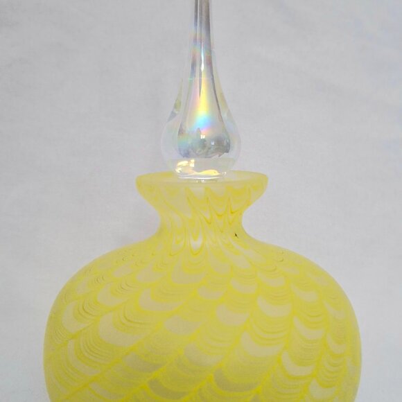 Vintage Handblown Art Glass Perfume Bottle – Yellow Frosted with Iridized Stoppe - Picture 2 of 6